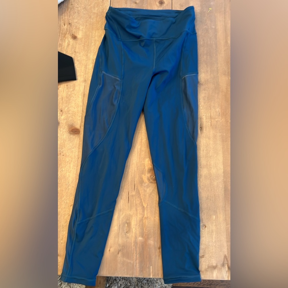 Lululemon size 6